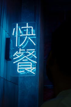 家电行业迎来人工智能浪潮；头部玩家全力抢占主动服务高地。 家电市场